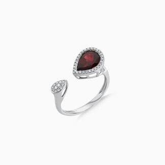18k Rose Gold Ring with a garnet stone | Rabiya Collection