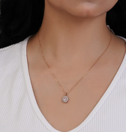 18K ROSE GOLD NECKLACE DECORATED WITH NATURAL DIAMOND AND ROSE QUARTZ IN THE CENTRE - Image 2