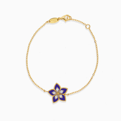 This enchanting 18k yellow gold bracelet from the Fortuna Diamond Collection is elegantly shaped like a blooming flower, studded with dazzling diamonds that sparkle with every movement. At the heart of the design lies a captivating deep-blue Lapis Lazuli, adding a rich touch of color and sophistication.