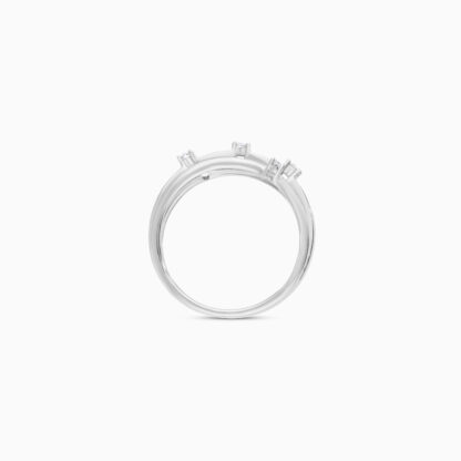 18K WHITE GOLD RING DECORATED WITH NATURAL DIAMOND STONES