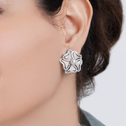 18K White Gold earrings with pearl and natural diamonds - Image 2