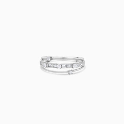 18K WHITE GOLD RING DECORATED WITH NATURAL DIAMOND STONES