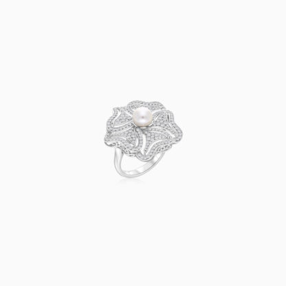 18K White Gold ring with a pearl and  natural diamond
