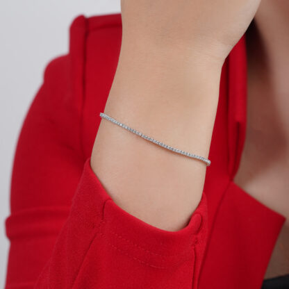 18k white gold tennis bracelet with natural diamond