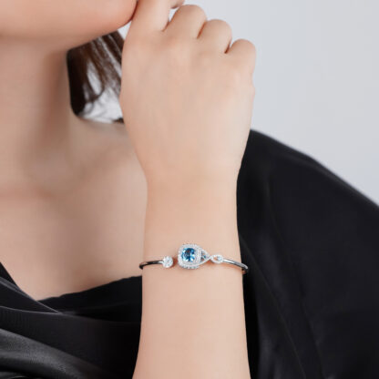 18K White Gold Bangle featuring a stunning Natural Diamond and Blue Topaz stones - Image 2