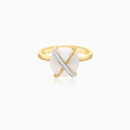 18K Yellow Gold Ring with Pearl and Natural Diamond