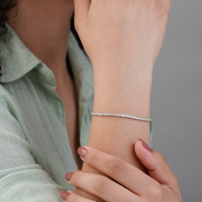 18K WHITE GOLD TENNIS BRACELET WITH NATURAL DIAMOND - Image 2