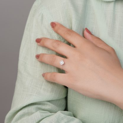 18K White Gold Ring with Fish Thread Band & Natural Diamonds – Floats Collection - Image 2