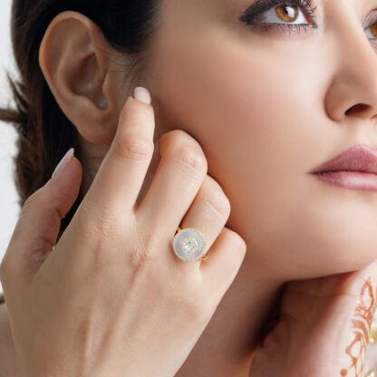 18K Yellow Gold Ring with Diamonds & MOP – Mosaic Collection - Image 2