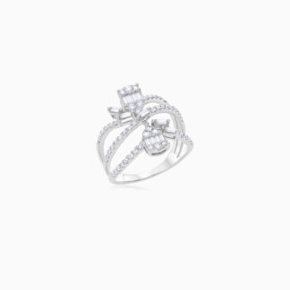 18K WHITE GOLD RING DECORATED WITH NATURAL DIAMOND STONES