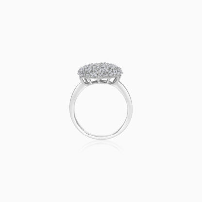 18K WHITE GOLD RING WITH HEART SHAPE DECORATED BY NATURAL DIAMOND BAGUETTE