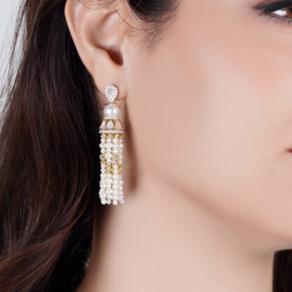 18K Yellow Gold Dangling Earrings with Pearls and Natural Diamonds - Image 2